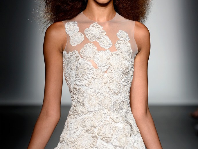 Beauty Bomb: Carmen Marc Valvo’s Spring 2017 Baby Doll Curls and Waves, Styled by Ted Gibson