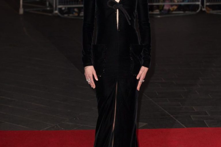 Hot! Or Hmm…: Nicole Kidman’s 2016 BFI London Film Festival <em> Lion </em> Premiere Armani Prive Fall 2016 Black Velvet Knot Tie Detail Long Sleeve Dress