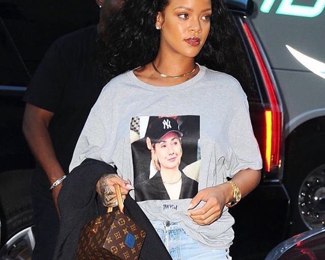 Steal: Rihanna’s NYC Trapvilla Hillarygraybrim Tee