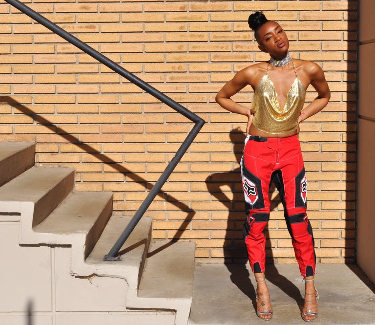 Bomb Blogger: Dennaya Famous of Dennaya Famous