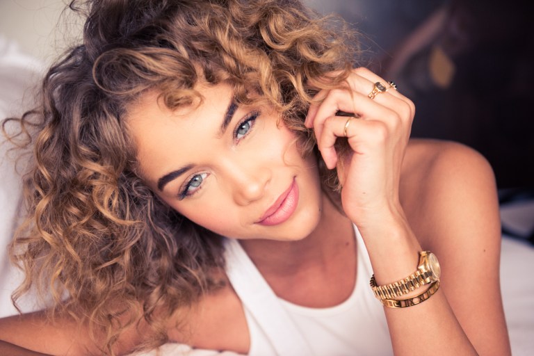 Beauty Crush Wednesday: Jasmine Sanders aka Golden Barbie