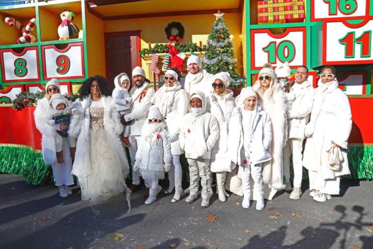 An All-White Affair with the Ross Family on Thanksgiving