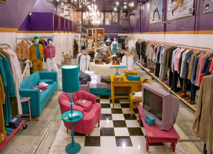 Group Touring NYC’s Fashion Scene in Comfort