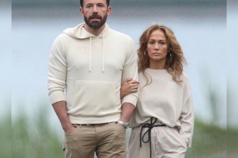 Jennifer Lopez Wears Ivory Pullover, Brunello Cucinelli Belted Pants, and Rene Caovilla White Sneakers While Visiting the Hamptons With Ben Affleck