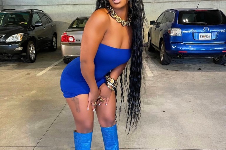 De’arra Taylor Serves Us the Blues in Fashion Nova Royal Blue Mini Tube Dress