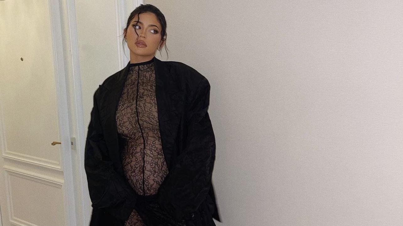 Kylie Jenner Shows Off Her Baby Bump in LaQuan Smith Spring 2022 Black Lace Catsuit and Wrap Skirt While Attending the Designer's NYFW Show - Fashion Bomb Daily Kylie Jenner Shows Off Her Baby Bump in LaQuan Smith Spring 2022 Black Lace Catsuit and Wrap Skirt While Attending the Designer's NYFW Show - Fashion Bomb Daily