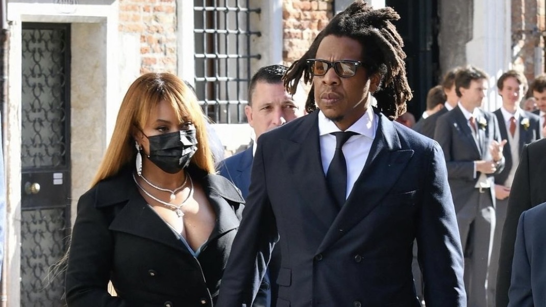 Beyoncé Debuts New Bangs Wearing Dolce and Gabbana Black Wool Double ...