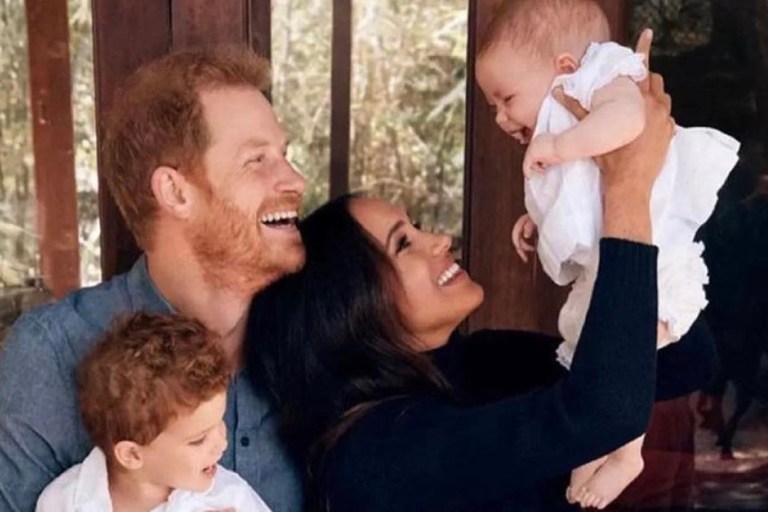 Prince Harry and Meghan Markle Share 2021 Christmas Card Photo Featuring Archie and First Glimpse at Baby Lilibet