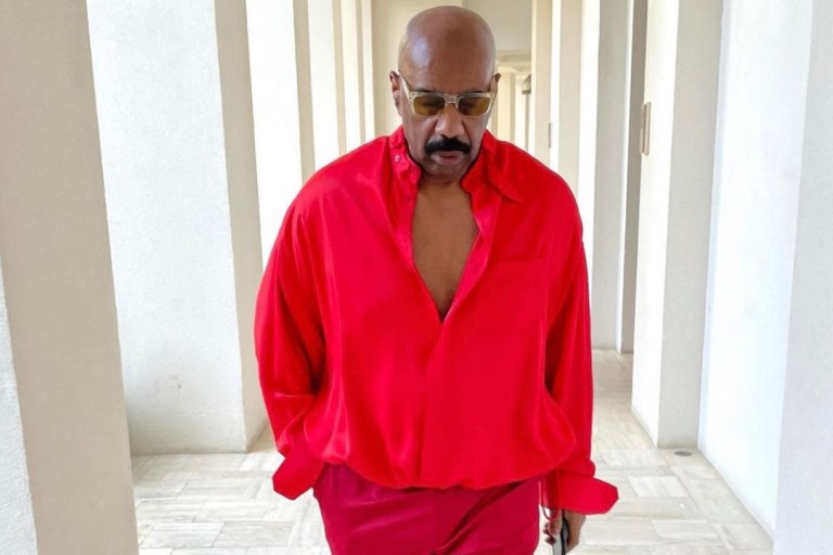Steve Harvey Wears Louis Vuitton Spring 2019 Red Look From Virgil Abloh’s First Menswear Collection for Dubai’s 50th Anniversary
