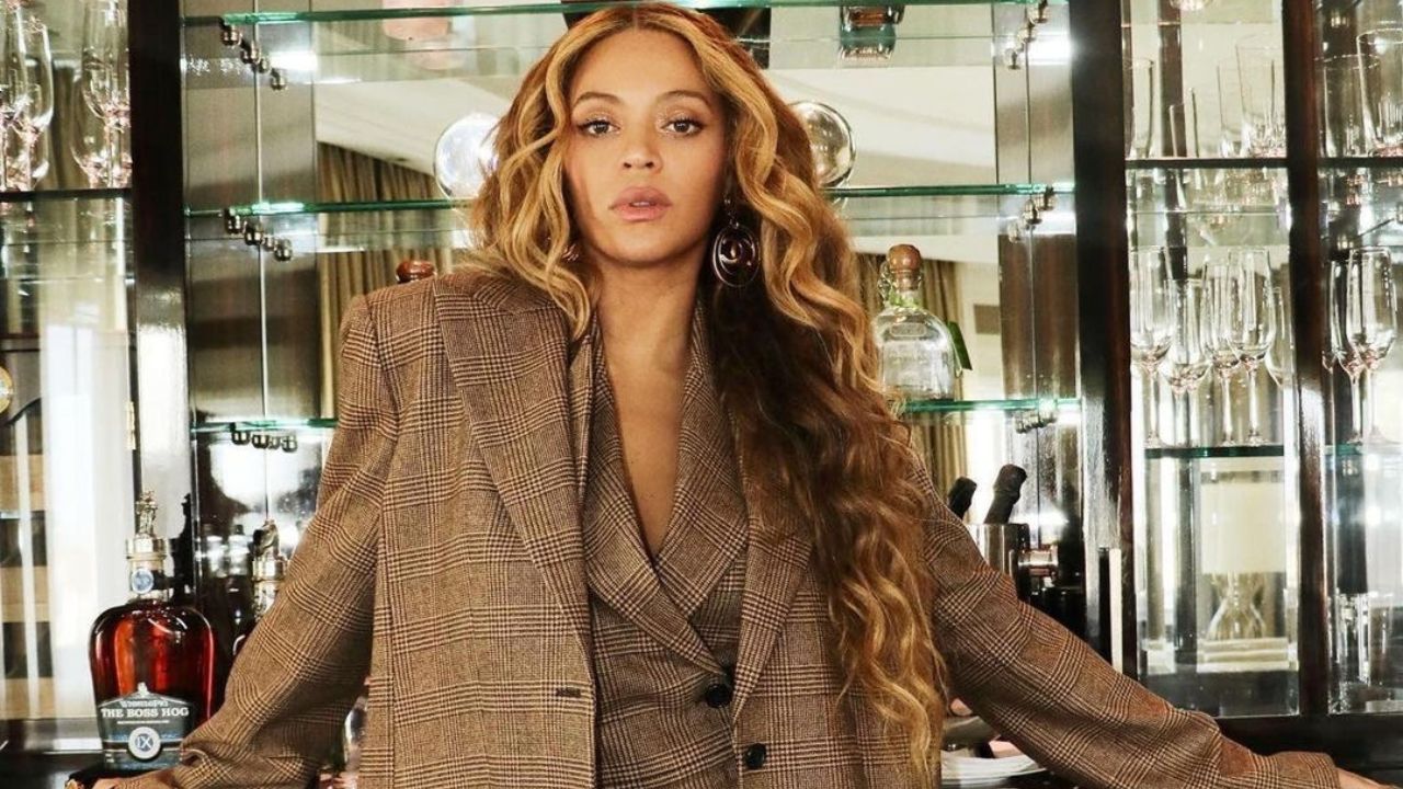 Beyoncé Takes On London in a Brown Plaid Michael Kors Suit with Nude ...