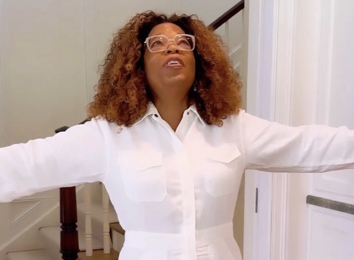 Get the Look: Oprah Winfrey Goes Viral Wearing a White Rivet Utility ...