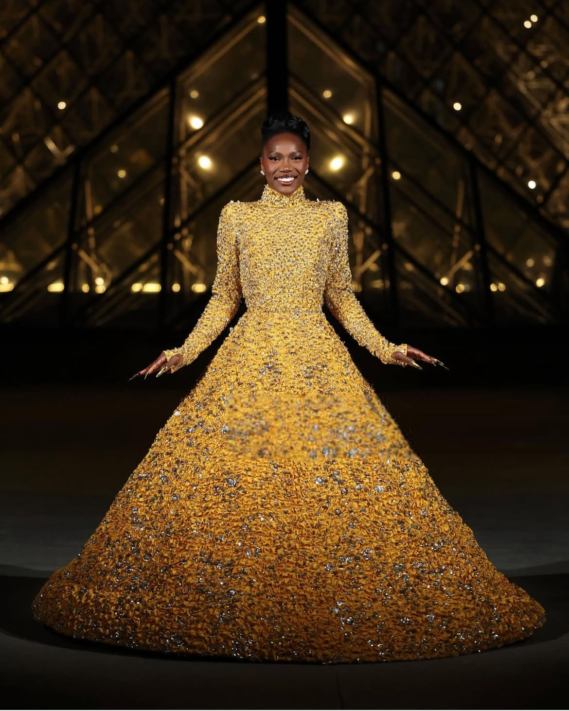 Doechi Wore A Gold Valentino SS25 Couture Gown To The Le Grand Diner Du Louvre Gala 1