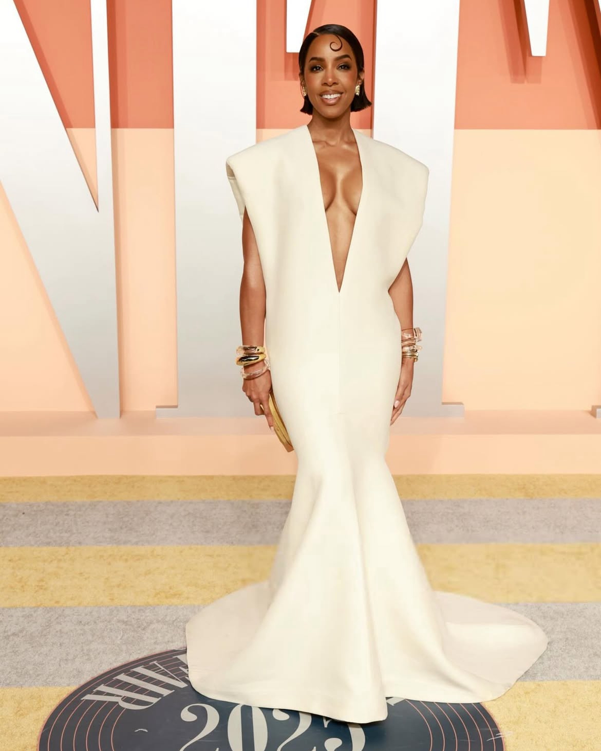 Vanity Fair Oscar After Party 2025 Megan Thee Stallion Looks Sizzling Hot In A Custom Green Feather Gown Halle Berry Stuns In A Silver Georges Chakra Dress 5