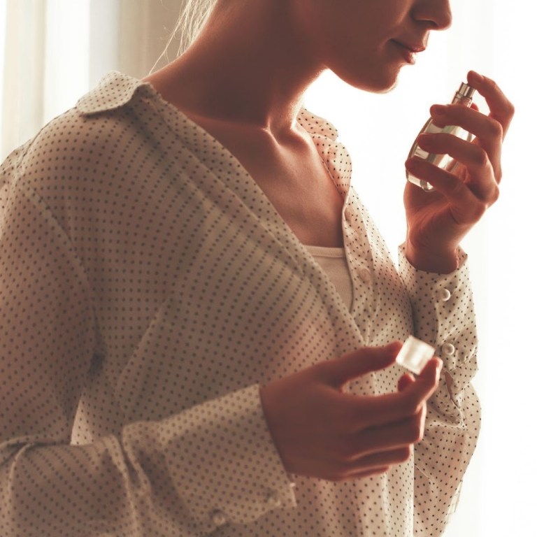 Frame Your Scent, Frame Your Style: How Fragrance Becomes a Fashion Accessory