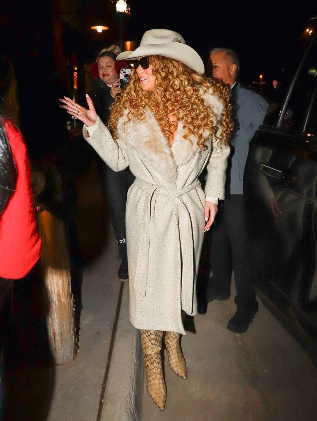 Mariah Carey Wore A Nude Valentino Coat With Gucci Boots In Aspen For The X Mas Season 4