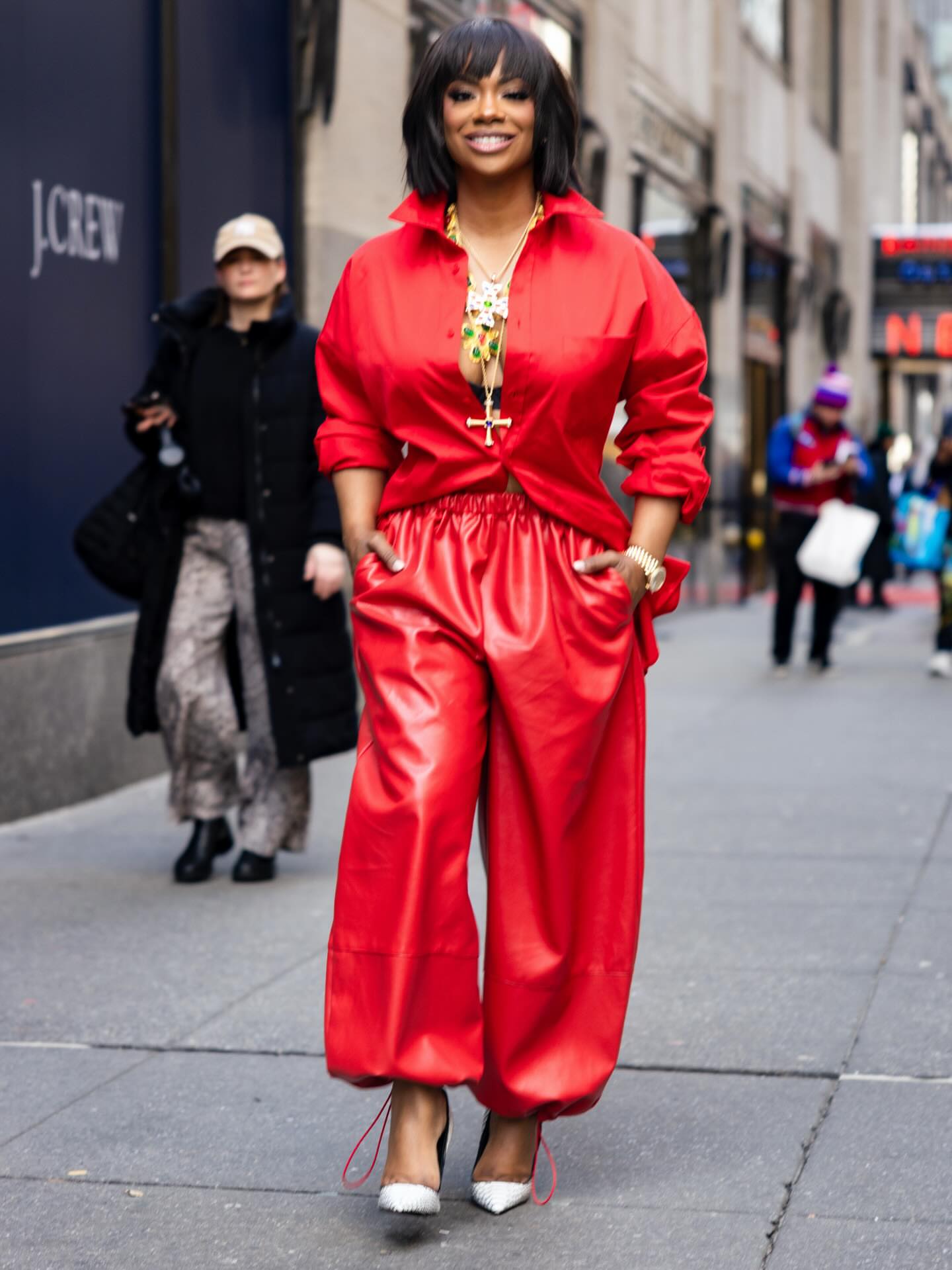909 Bomb Accessories Kandi Burruss In Red With A Flore K NY Bag On The Kelly Clarkson Show