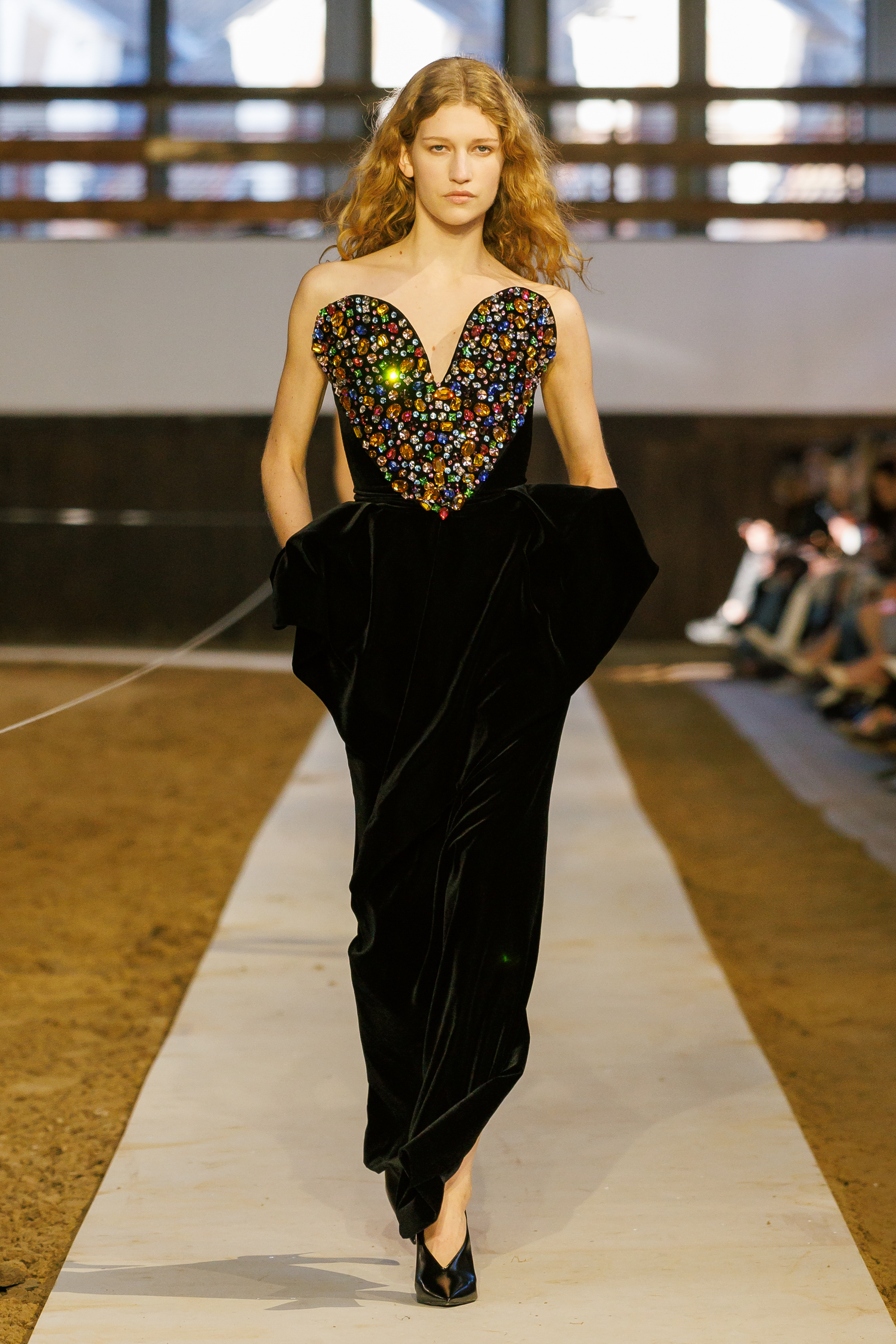 Paris Fashion Week Stella McCartney Debuts Winter 2026 Show Blending Past And Present 23