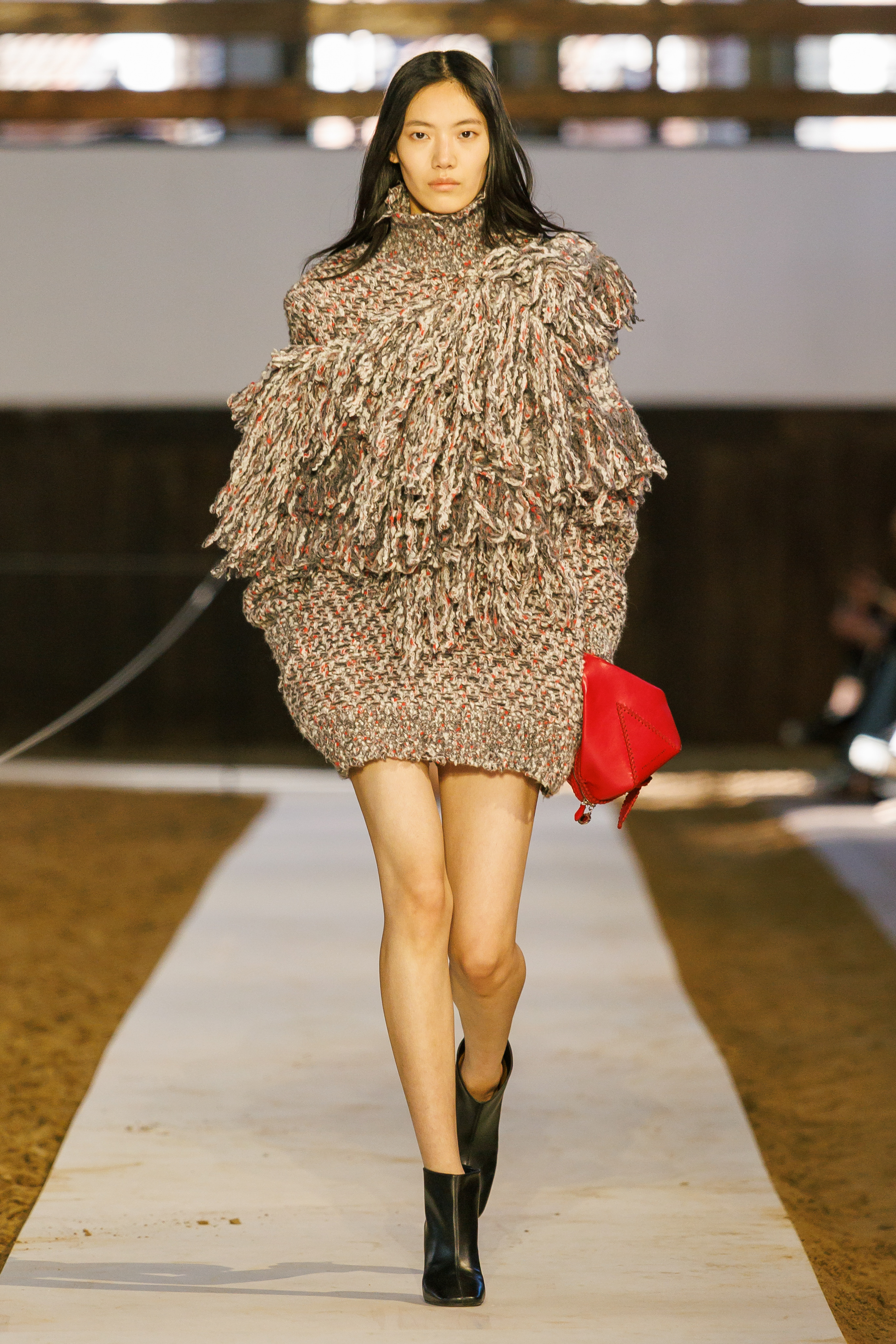 Paris Fashion Week Stella McCartney Debuts Winter 2026 Show Blending Past And Present 6