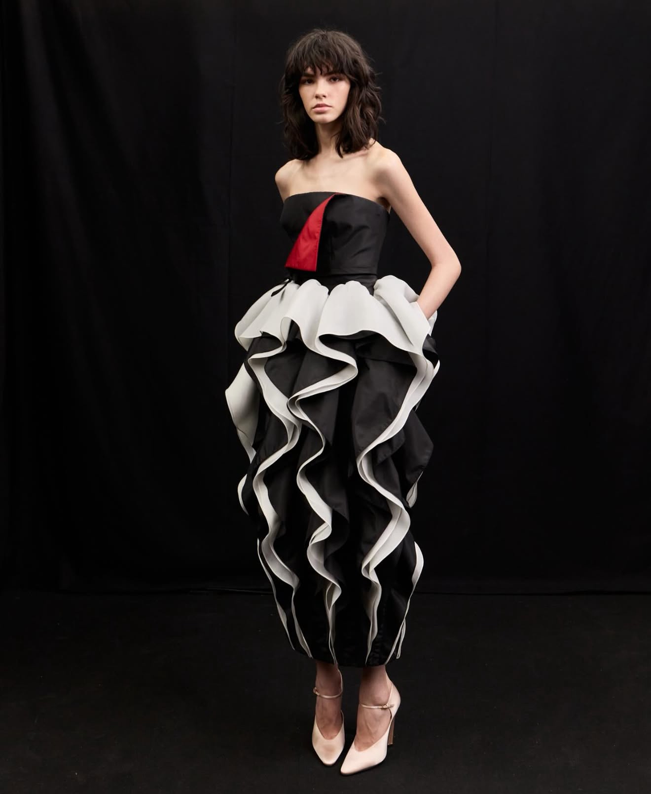 9009 The Devil Wears Prada 2 Tokyo Fan Event Anne Hathaway In Black And Ivory Valentino Couture Silk Gown And Meryl Streep In Red And Black Chanel Metiers DArt Fringe Tweed Set