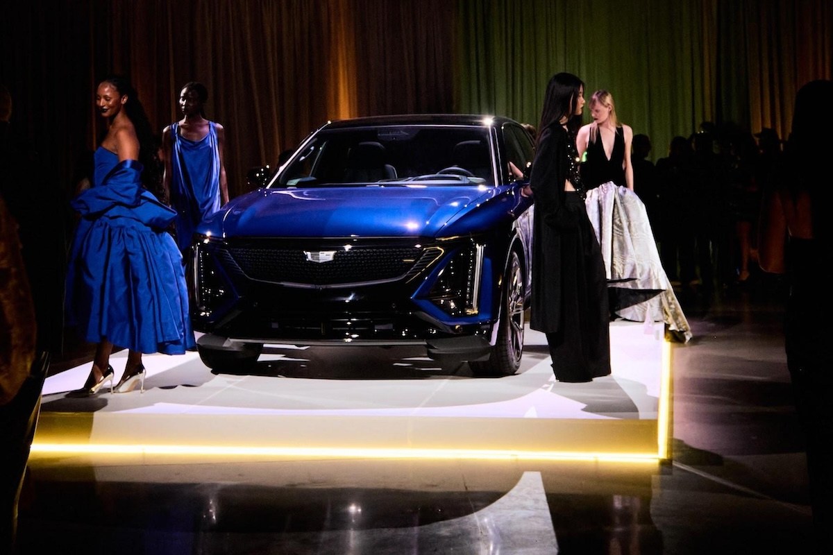 12 Cadillac TheBombFashionShow 3538