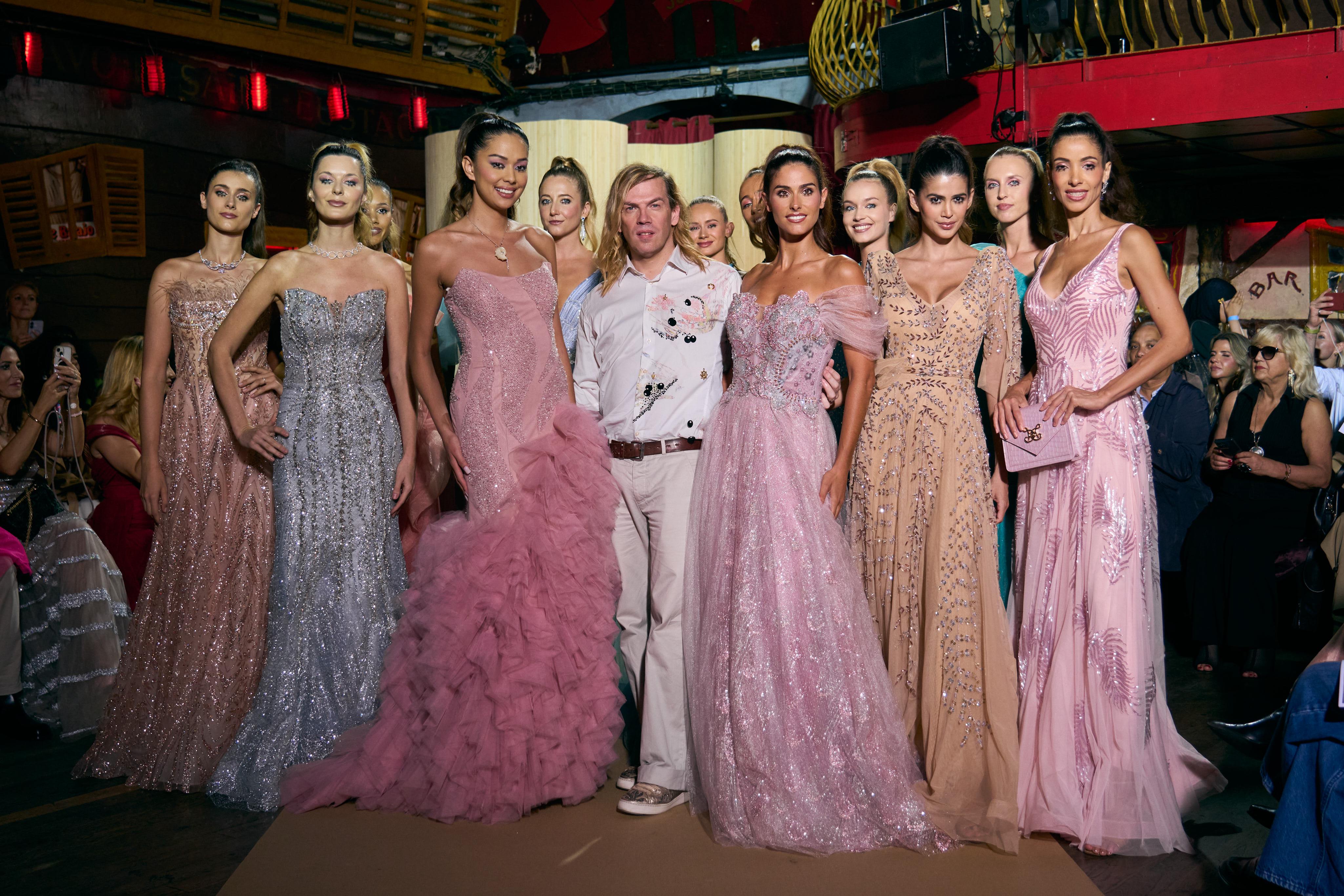 D Pastel Gowns At His Bastille Nightclub Show IMG 7879